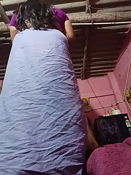 Snapshot of reya743 chatting on December 18, 2025, 12:27 am reya743 online show from December 18, 2025, 12:27 am