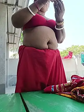 Snapshot of reya743 chatting on February 9, 2026, 7:23 am reya743 online show from February 9, 2026, 7:23 am