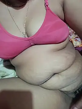 Snapshot of reya743 chatting on February 12, 2026, 9:54 pm reya743 online show from February 12, 2026, 9:54 pm