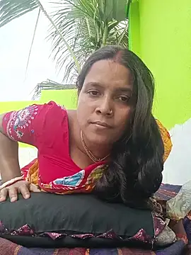 Snapshot of reya743 chatting on February 19, 2026, 9:49 am reya743 online show from February 19, 2026, 9:49 am