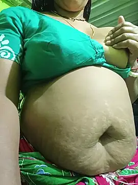 Snapshot of reya743 chatting on February 20, 2026, 3:01 pm reya743 online show from February 20, 2026, 3:01 pm