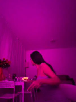 Snapshot of AylinHazellx chatting on October 22, 2025, 7:13 pm AylinHazellx online show from October 22, 2025, 7:13 pm