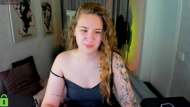 Snapshot of Elsie_Cutties chatting on May 9, 2026, 1:11 am Elsie Cutties online show from May 9, 2026, 1:11 am