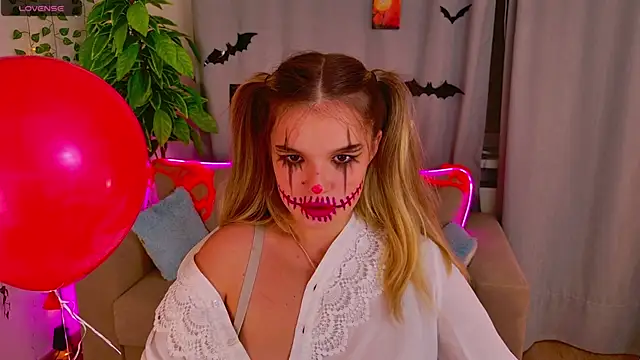 Snapshot of KellyHayden chatting on October 31, 2025, 5:36 pm KellyHayden online show from October 31, 2025, 5:36 pm