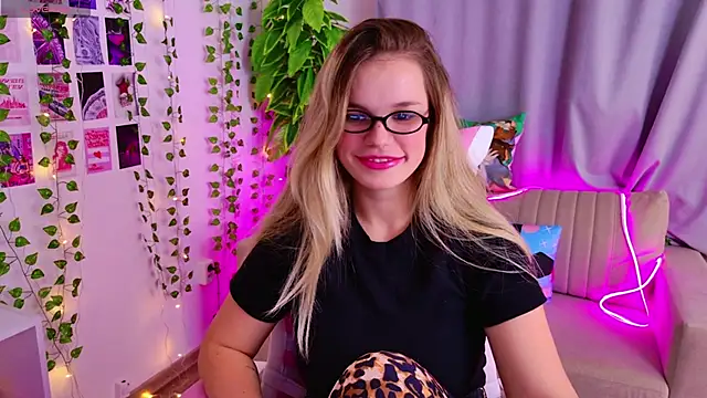 KellyHayden online show from November 15, 2025, 3:52 pm