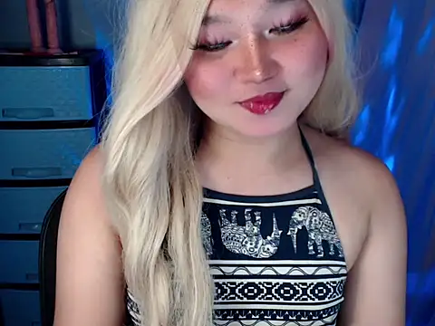 Eyes-on-me online show from October 3, 2025, 5:32 pm