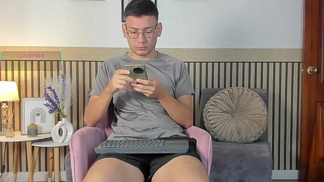 Snapshot of marcuswildx chatting on September 23, 2025, 11:35 am marcuswildx online show from September 23, 2025, 11:35 am