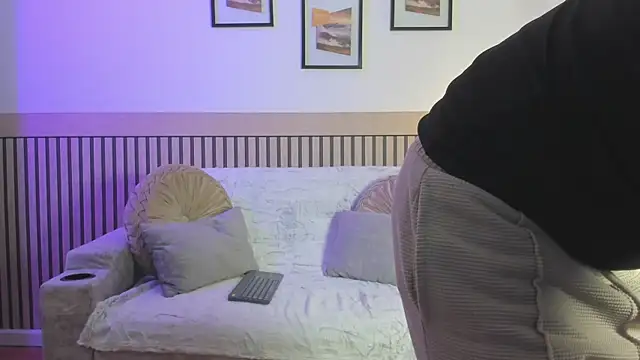 marcuswildx online show from December 17, 2025, 8:37 pm