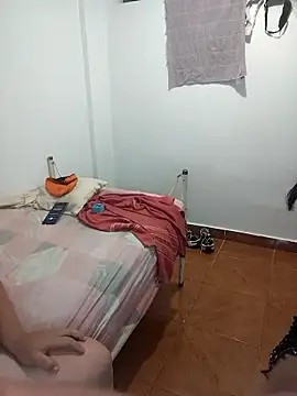 Snapshot of Ladeseosa chatting on October 1, 2025, 12:05 am Ladeseosa online show from October 1, 2025, 12:05 am