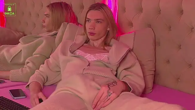 Snapshot of RobertDevine chatting on October 17, 2025, 4:20 pm RobertDevine online show from October 17, 2025, 4:20 pm