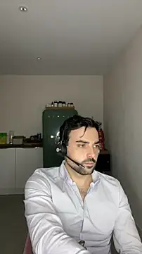 Snapshot of eauminerale chatting on June 15, 2026, 9:22 am eauminerale online show from June 15, 2026, 9:22 am