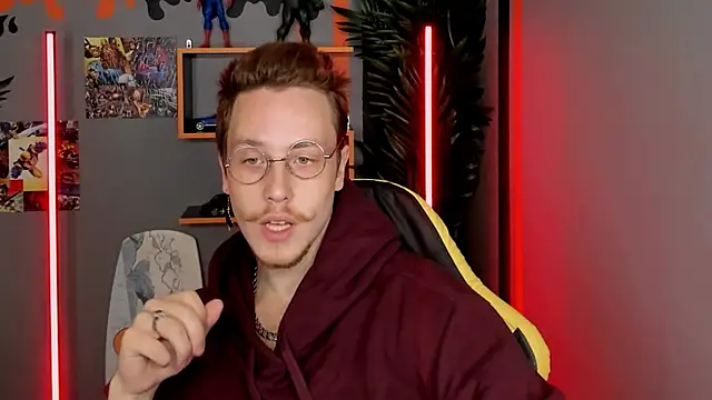 Snapshot of LeoMooree chatting on November 4, 2025, 3:44 pm LeoMooree online show from November 4, 2025, 3:44 pm