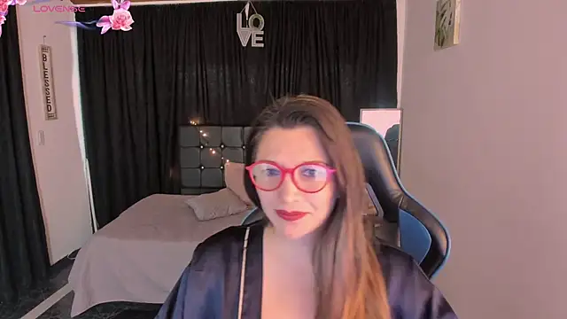 Snapshot of Hanna_MA chatting on November 8, 2025, 5:45 pm Hanna MA online show from November 8, 2025, 5:45 pm