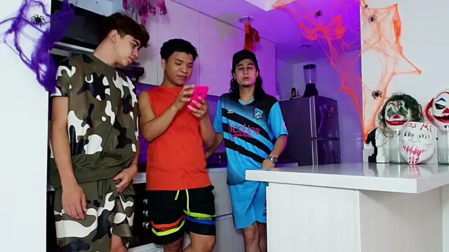 Snapshot of latin_naughty_boys chatting on October 11, 2025, 10:08 pm latin naughty boys online show from October 11, 2025, 10:08 pm