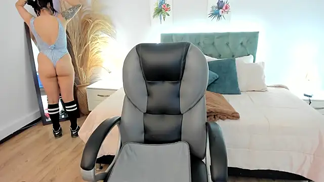 Antonela vargas online show from November 13, 2025, 12:15 pm