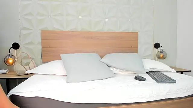 ValeryTrans  online show from April 13, 2026, 6:24 pm