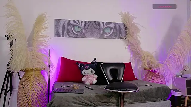 Zafira  online show from February 17, 2026, 6:14 pm