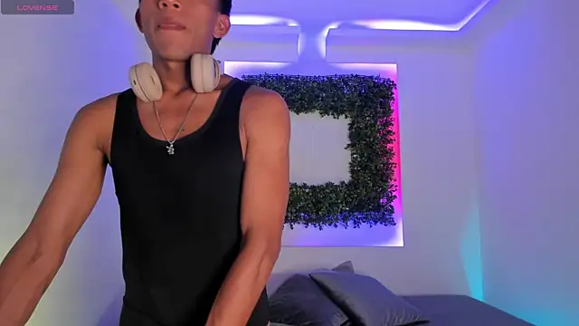 Santti  online show from October 13, 2025, 9:15 pm