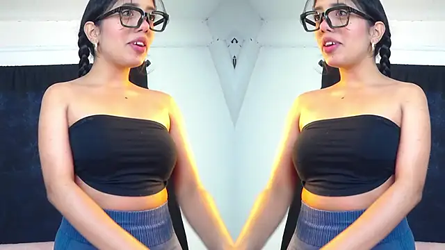 Isis Valen online show from December 3, 2025, 12:36 pm