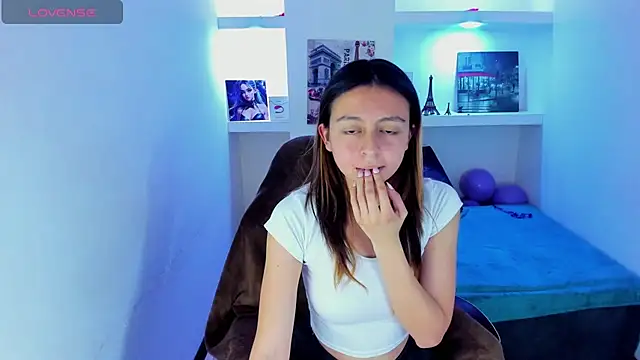 lala clark online show from October 10, 2025, 4:11 am