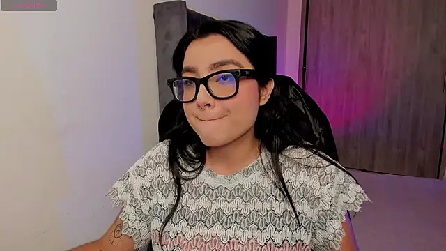 Snapshot of amberhoney02 chatting on November 9, 2025, 1:48 am amberhoney02 online show from November 9, 2025, 1:48 am