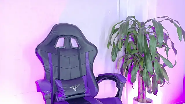 Snapshot of Kataaleya__12 chatting on September 23, 2025, 4:37 am Kataaleya 12 online show from September 23, 2025, 4:37 am