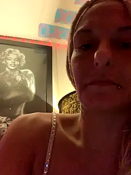 Snapshot of blondebarbiebae chatting on September 23, 2025, 8:17 am blondebarbiebae online show from September 23, 2025, 8:17 am