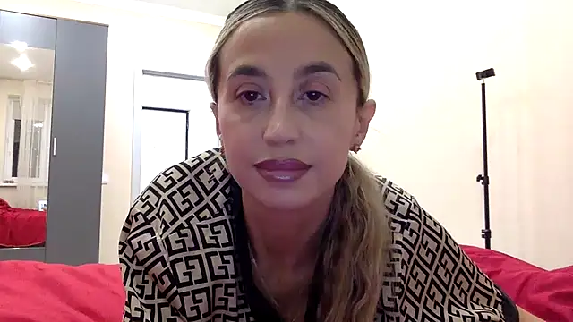 Snapshot of Jeyvaris chatting on November 3, 2025, 6:42 pm Jeyvaris online show from November 3, 2025, 6:42 pm