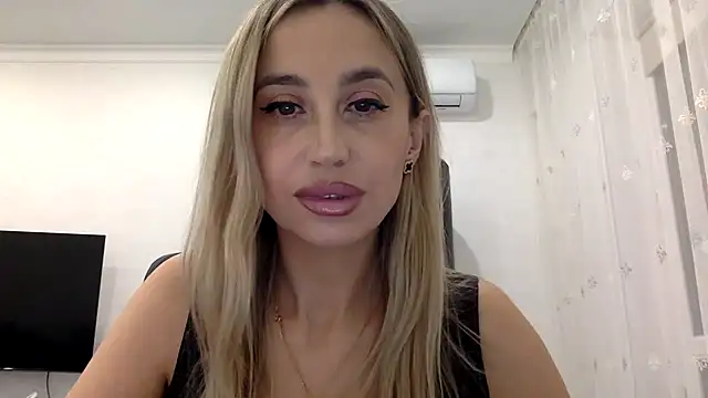 Snapshot of Jeyvaris chatting on November 18, 2025, 2:43 pm Jeyvaris online show from November 18, 2025, 2:43 pm