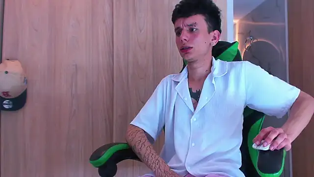 Snapshot of Skinny_batman chatting on September 23, 2025, 12:19 pm Skinny batman online show from September 23, 2025, 12:19 pm