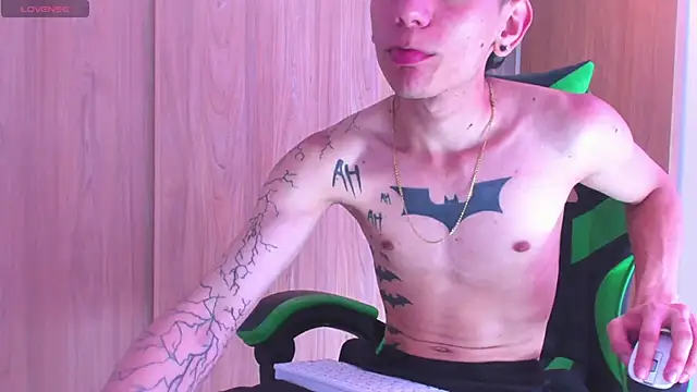 Snapshot of Skinny_batman chatting on October 21, 2025, 3:13 pm Skinny batman online show from October 21, 2025, 3:13 pm