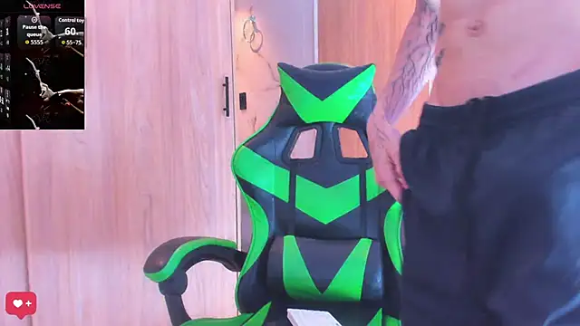 Snapshot of Skinny_batman chatting on October 31, 2025, 4:24 am Skinny batman online show from October 31, 2025, 4:24 am