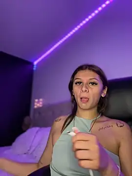 Snapshot of aliisonn___parker26 chatting on October 3, 2025, 6:05 pm aliisonn parker26 online show from October 3, 2025, 6:05 pm