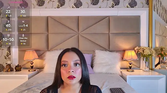 Snapshot of MayaDeLuca chatting on October 27, 2025, 8:35 pm MayaDeLuca online show from October 27, 2025, 8:35 pm