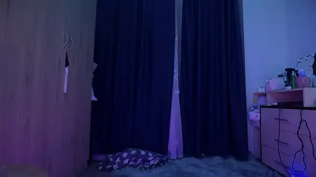 Snapshot of CandysRose chatting on October 5, 2025, 8:40 pm CandysRose online show from October 5, 2025, 8:40 pm