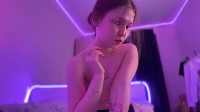 Snapshot of CandysRose chatting on October 28, 2025, 6:43 pm CandysRose online show from October 28, 2025, 6:43 pm