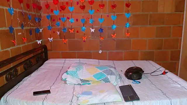 lorenacapelli online show from October 3, 2025, 11:35 pm