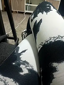 Snapshot of Valentino2325 chatting on October 19, 2025, 2:23 am Valentino2325 online show from October 19, 2025, 2:23 am