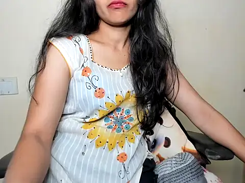 Queen-Bee143 online show from March 16, 2026, 6:06 am