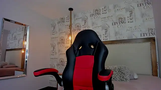 ALAHIACRUZ1 online show from February 19, 2026, 7:21 pm