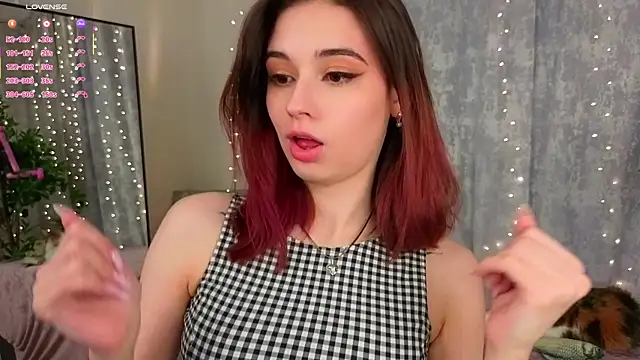 LunaraRada online show from February 9, 2026, 7:07 pm