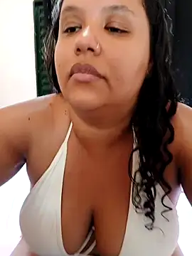 Snapshot of EggedGrowth chatting on October 17, 2025, 1:35 pm EggedGrowth online show from October 17, 2025, 1:35 pm