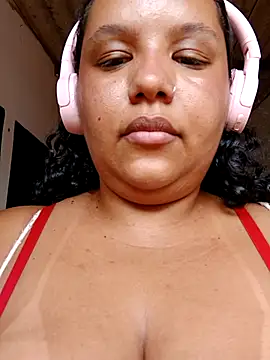 Snapshot of EggedGrowth chatting on October 20, 2025, 4:40 pm EggedGrowth online show from October 20, 2025, 4:40 pm