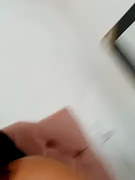 Snapshot of EggedGrowth chatting on October 31, 2025, 1:01 pm EggedGrowth online show from October 31, 2025, 1:01 pm