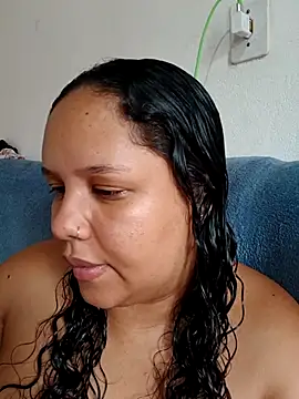 Snapshot of EggedGrowth chatting on November 4, 2025, 7:35 pm EggedGrowth online show from November 4, 2025, 7:35 pm