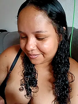 Snapshot of EggedGrowth chatting on November 11, 2025, 2:28 pm EggedGrowth online show from November 11, 2025, 2:28 pm