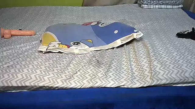 Sweet-Berry  online show from December 19, 2025, 10:06 pm