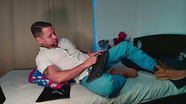 LucasGaeel online show from January 8, 2026, 2:14 am