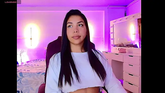 kloe28 online show from November 11, 2025, 3:50 am