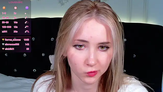 Snapshot of LiraKink chatting on November 16, 2025, 9:48 am LiraKink online show from November 16, 2025, 9:48 am